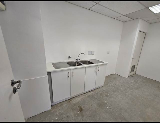 1,014M² OFFICE TO LET IN PLATTEKLOOF