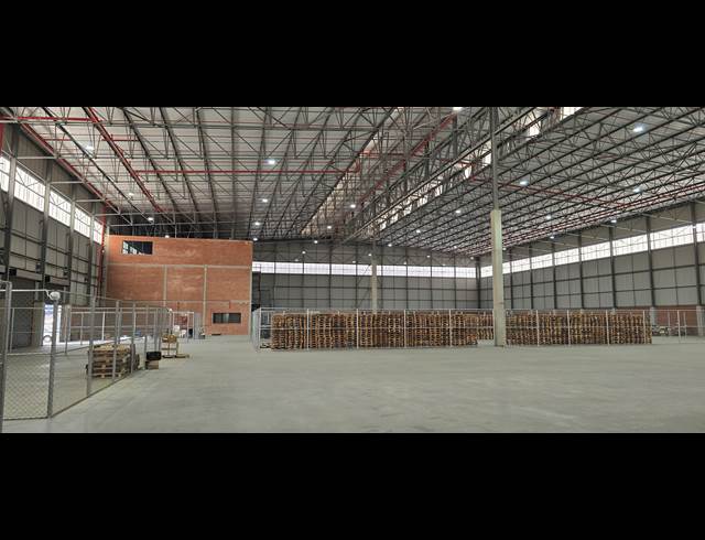 6,940M² WAREHOUSE TO LET IN NORTH RIDING