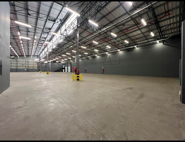 2,596M² WAREHOUSE TO LET IN LOUWLARDIA