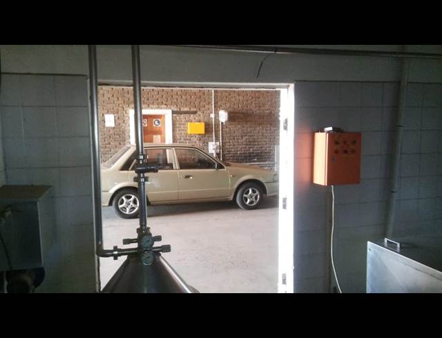 1,000M² WAREHOUSE TO LET IN AUREUS
