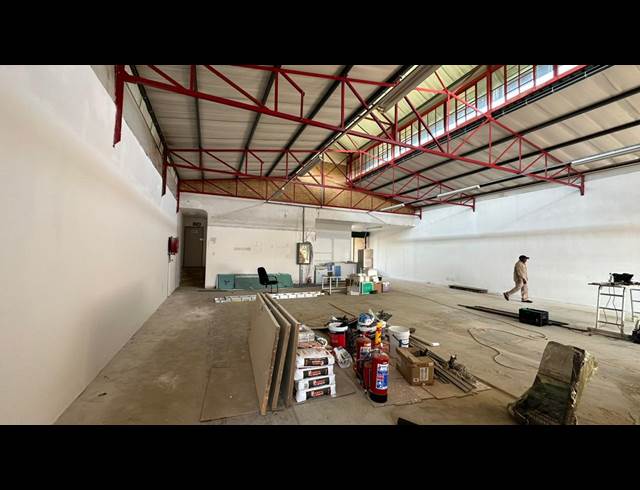 380M² WAREHOUSE TO LET IN HIGHVELD