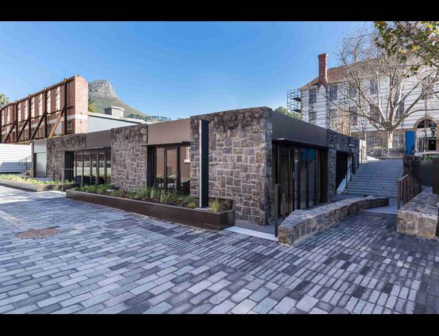 157M² RETAIL TO LET IN GARDENS