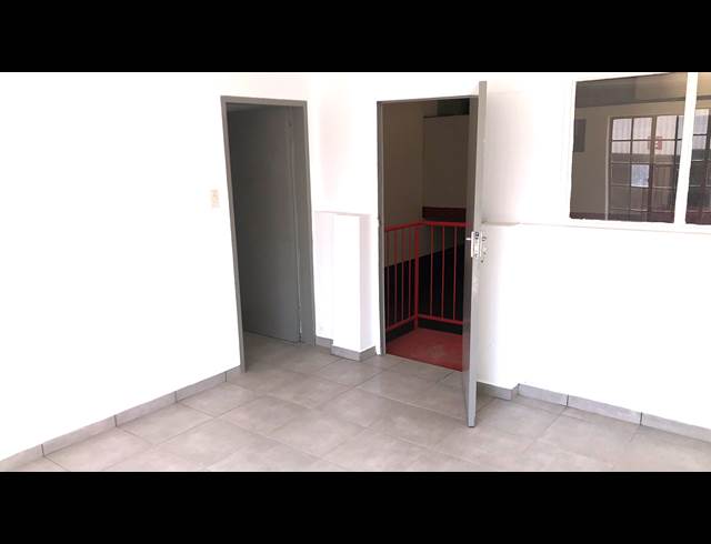 262M² FACTORY TO LET IN JET PARK
