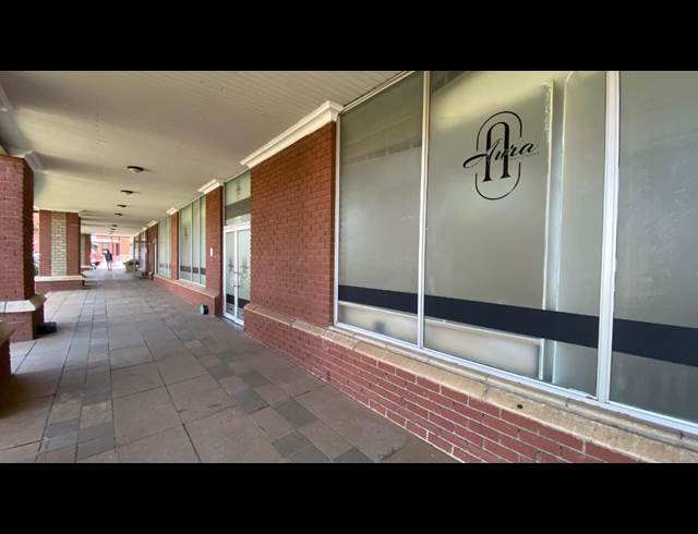 196M² OFFICE TO LET IN ROOIHUISKRAAL