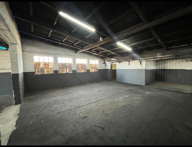 149M² WORKSHOP TO LET IN VULCANIA