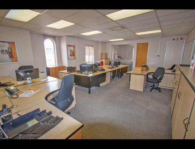 1,442M² OFFICE TO LET IN WAVERLEY