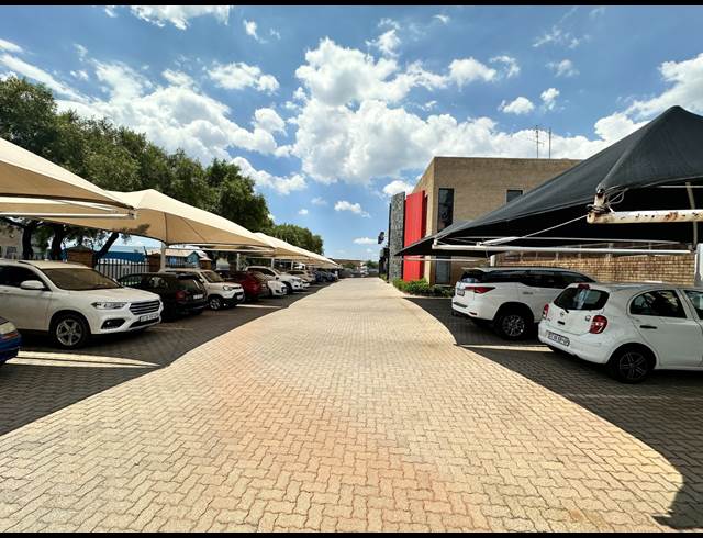 3,400M² WAREHOUSE TO LET IN MEADOWDALE