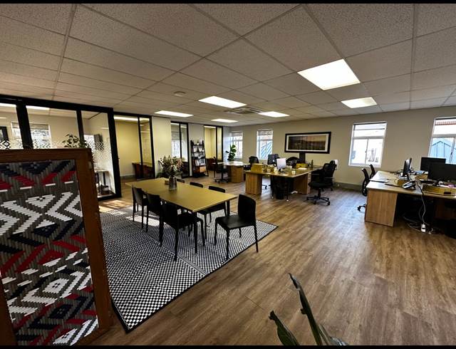 172M² SERVICED OFFICE TO LET IN HYDE PARK