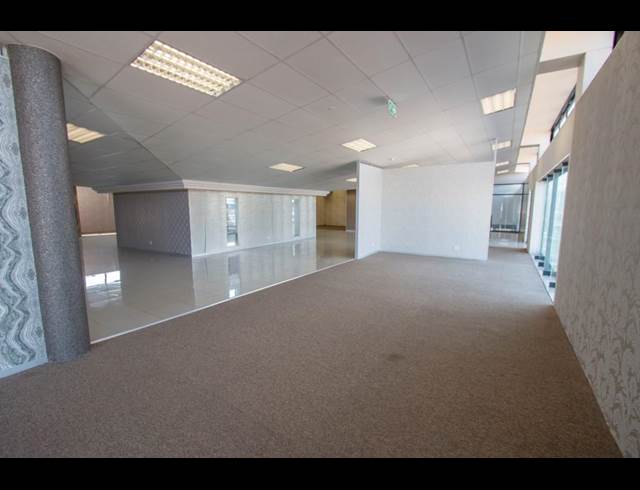 652M² OFFICE TO LET IN KRAMERVILLE