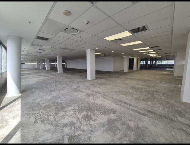 1,752M² OFFICE TO LET IN SANDHURST