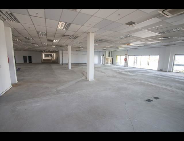 3,945M² WAREHOUSE TO LET IN HALFWAY HOUSE