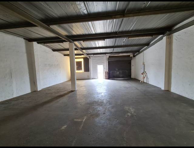 112M² WAREHOUSE TO LET IN PHOENIX INDUSTRIAL