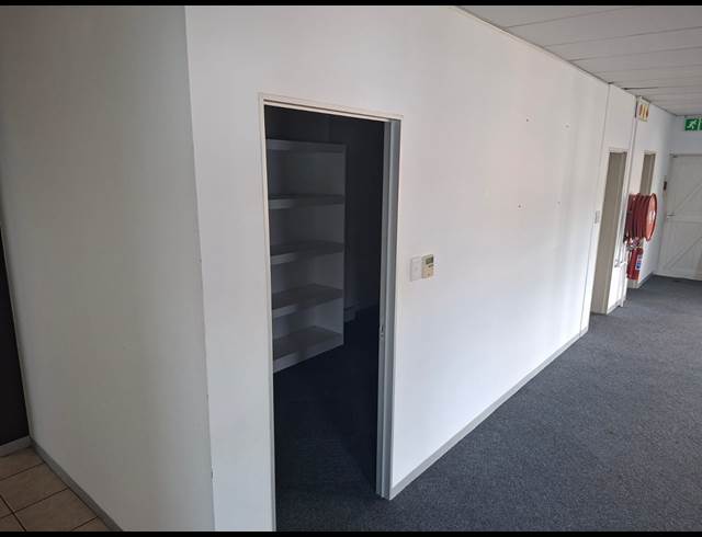 143M² OFFICE TO LET IN SONHEUWEL