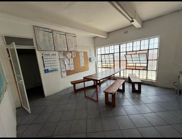 1,159M² WAREHOUSE TO LET IN INDUSTRIA