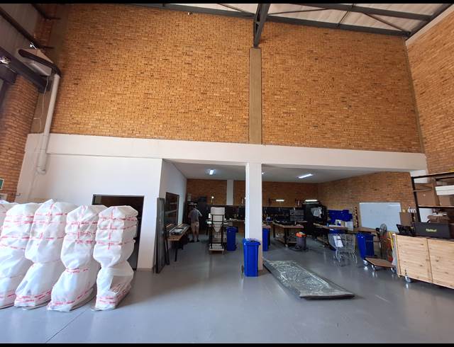 377M² WAREHOUSE TO LET IN LANSERIA