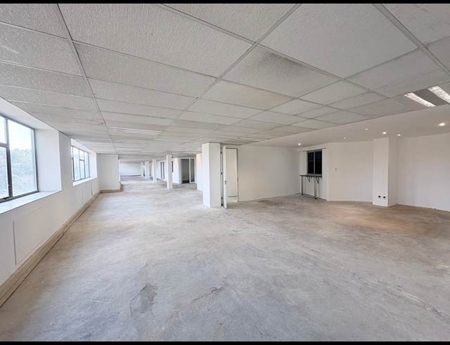 5,600M² OFFICE TO LET IN VORNA VALLEY