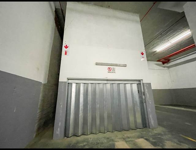 3,140M² WAREHOUSE TO LET IN NEW GERMANY