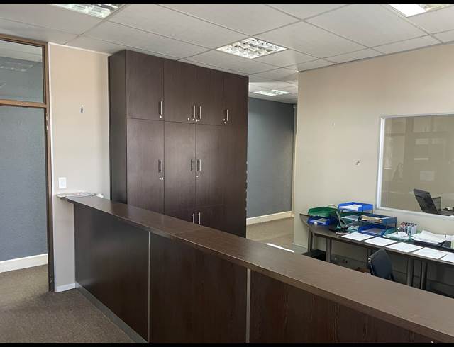 180M² OFFICE TO LET IN NDABENI