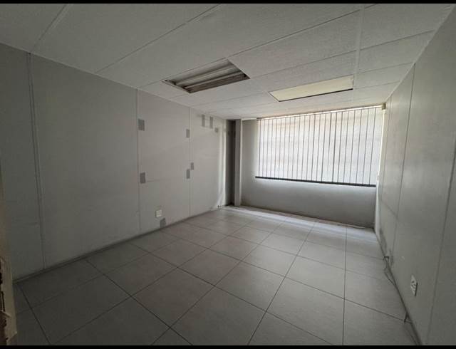 2,300M² WAREHOUSE TO LET IN ROBERTVILLE