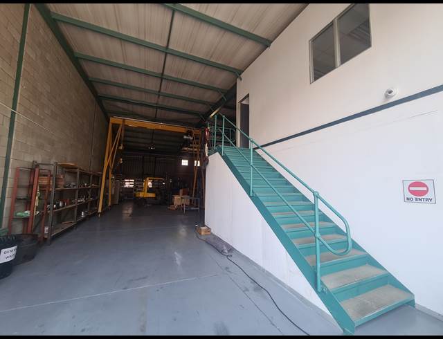 332M² WAREHOUSE TO LET IN LINBRO PARK