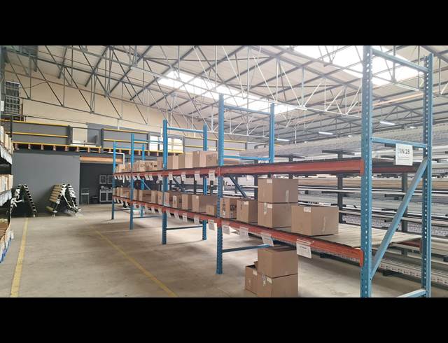 1,400M² WAREHOUSE TO LET IN RIVERSIDE PARK