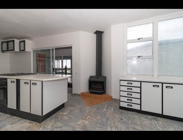 5 BEDROOM HOUSE TO LET IN MOUNTAINSIDE