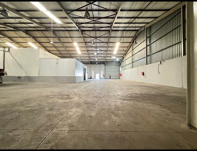 2,000M² WAREHOUSE TO LET IN PHOENIX INDUSTRIAL