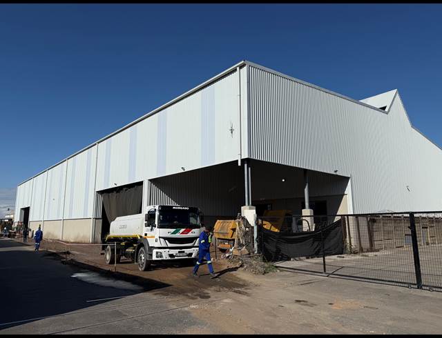 5,478M² WAREHOUSE TO LET IN CONGELLA