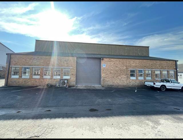 500M² WAREHOUSE TO LET IN STIKLAND INDUSTRIAL
