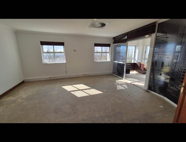 235M² OFFICE TO LET IN WESTLAKE