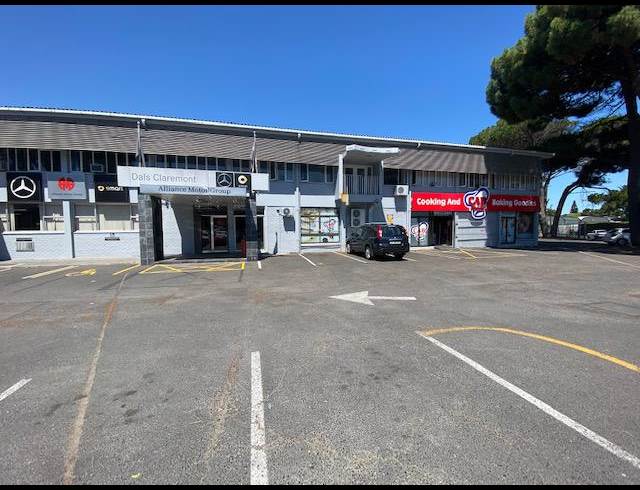 1,140M² WAREHOUSE TO LET IN KENILWORTH
