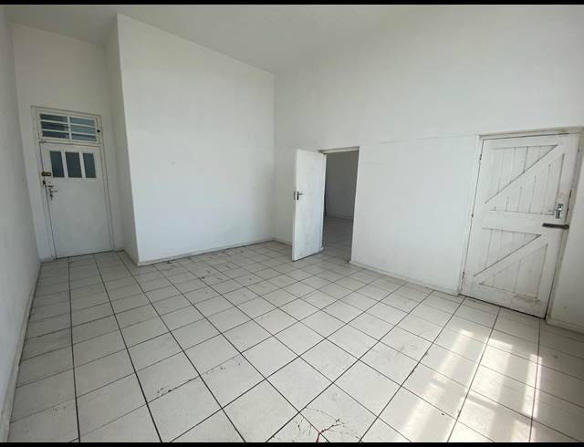 482M² BUSINESS CENTRE TO LET IN PAARDEN EILAND