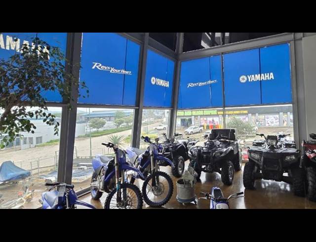 1,360M² SHOWROOM TO LET IN RIVERSIDE PARK