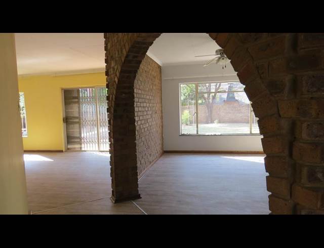 3 BEDROOM PROPERTY TO RENT IN CHROOM PARK