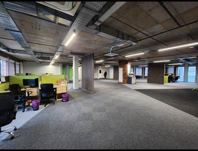 1,211M² OFFICE TO LET IN DE WATERKANT