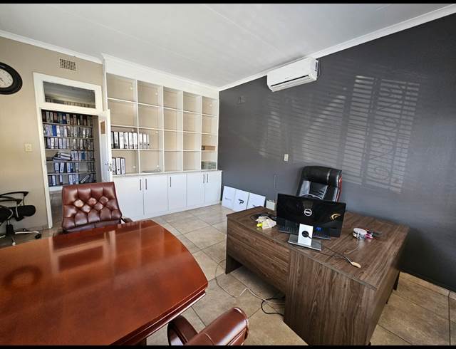 M² OFFICE TO LET IN CAPITAL PARK