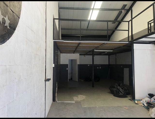 82M² WAREHOUSE TO LET IN BLACKHEATH INDUSTRIAL