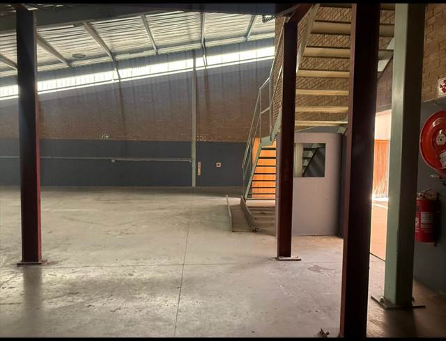 391M² WAREHOUSE TO LET IN HALFWAY HOUSE
