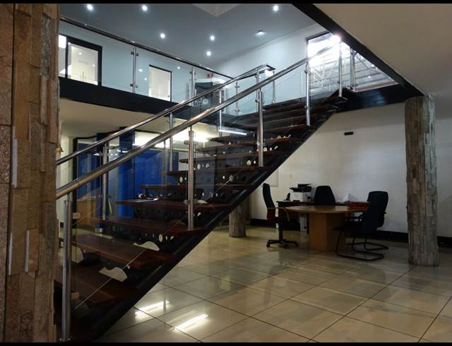6,385M² WAREHOUSE TO LET IN POMONA