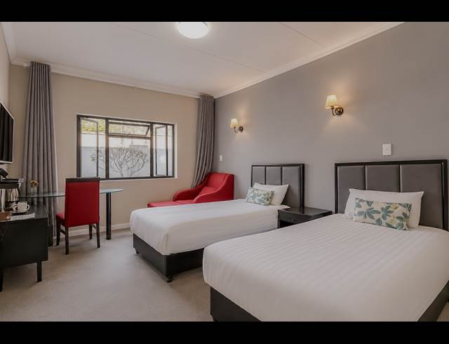 16 BEDROOM GUEST HOUSE TO LET IN BROADACRES