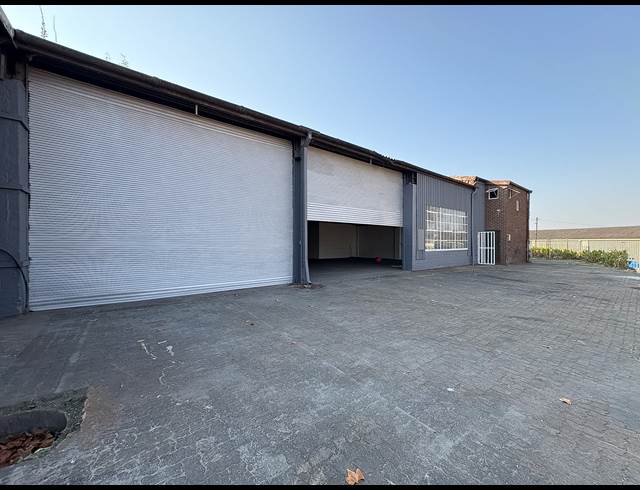 1,025M² WAREHOUSE TO LET IN NEW GERMANY