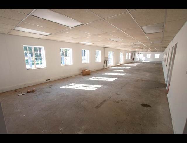 1,049M² INDUSTRIAL YARD TO LET IN HALFWAY HOUSE