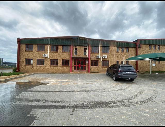 1,083M² WAREHOUSE TO LET IN SAMRAND BUSINESS PARK