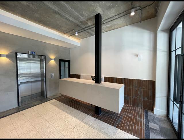 1,050M² OFFICE TO LET IN GARDENS