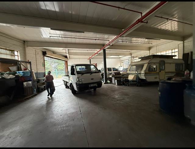1,400M² BUILDING TO LET IN CROESUS
