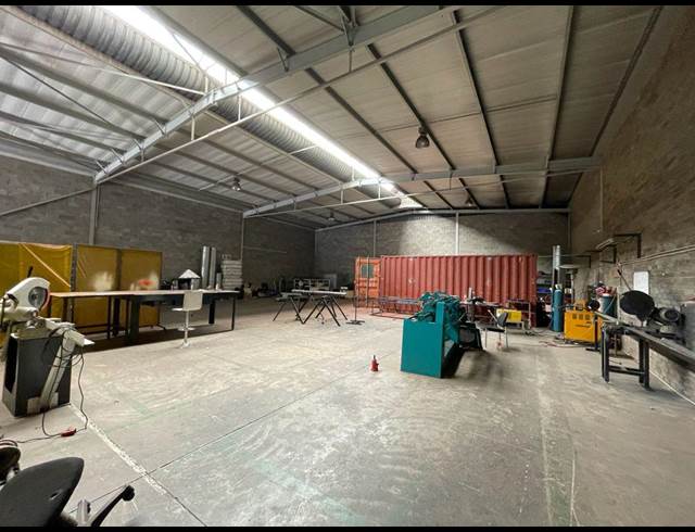 620M² WAREHOUSE TO LET IN LASER PARK