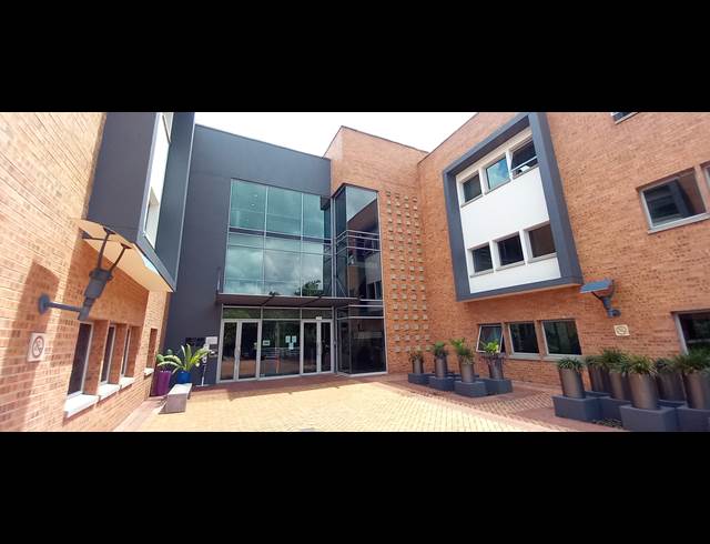 669M² OFFICE TO LET IN BRYANSTON