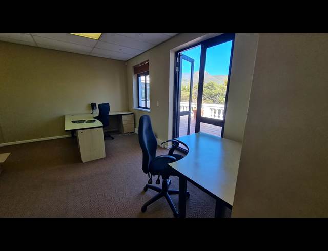 100M² OFFICE TO LET IN STEENBERG