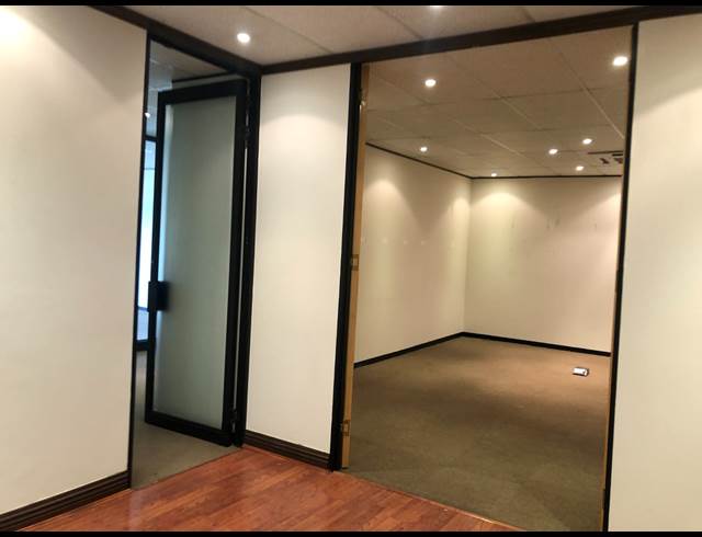 242M² OFFICE TO LET IN HYDE PARK