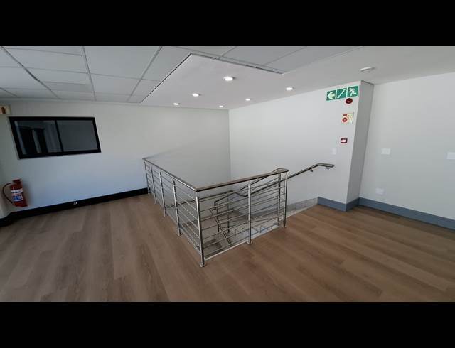 409M² WAREHOUSE TO LET IN STIKLAND INDUSTRIAL